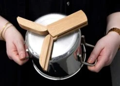 Andersen Trivet Magnetic, Oak -Gubi Furni Sales andersen magnetic wood trivet 24x115 cm oak 5