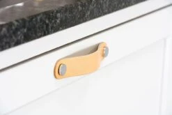 Loop Round Handle L, Nature/Black -Gubi Furni Sales beslag design loop round handle l 3