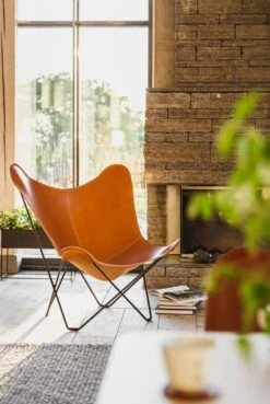 Pampa Mariposa BF Chair, Polo/Black -Gubi Furni Sales cuero pampa mariposa butterfly chair black 6