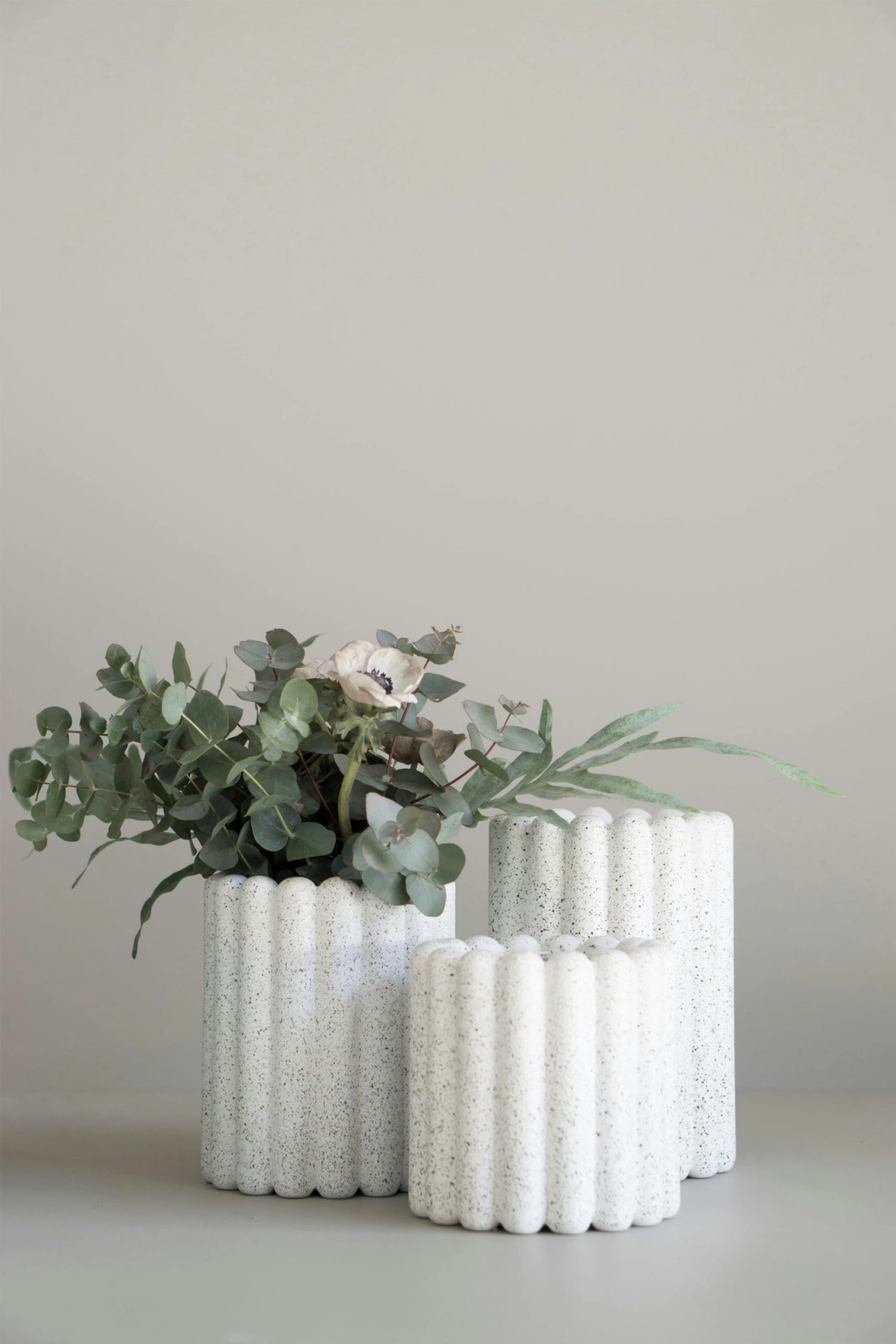 DBKD Mist Flower Pot Medium, White Dot 6 DBKD Mist Flower Pot Medium, White Dot - Image 4