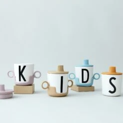 Design Letters Drink Lid For Ecozen® Mug, Mustard 8 Design Letters Drink Lid For Ecozen® Mug, Mustard -Gubi Furni Sales design letters drink lid for melamine cup 18