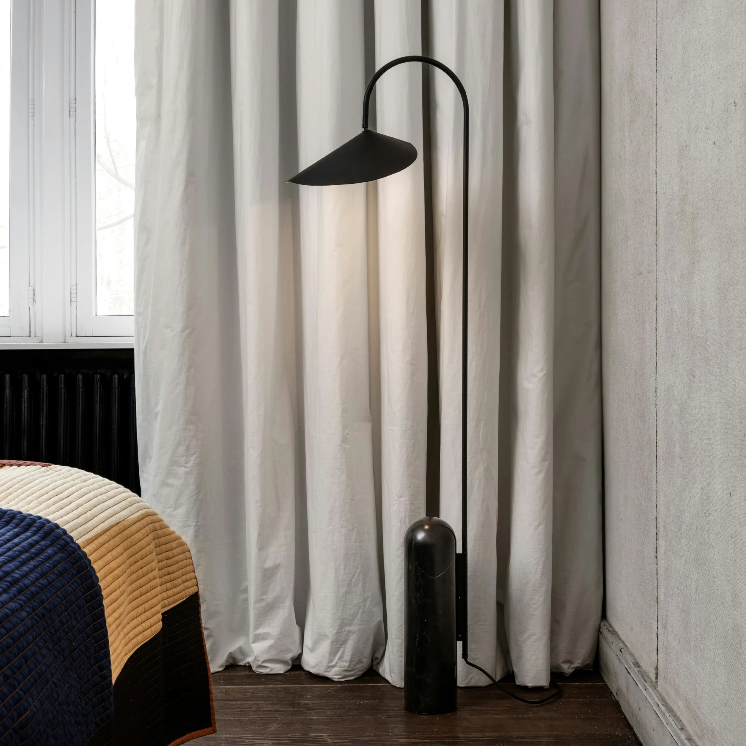 Ferm LIVING Arum Floor Lamp, Black 5 Ferm LIVING Arum Floor Lamp, Black - Image 3