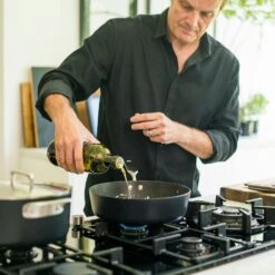 Fiskars Rotisser Sauté Pan Optiheat 26 Cm -Gubi Furni Sales fiskars rotisser saute pan optiheat 26 cm 2