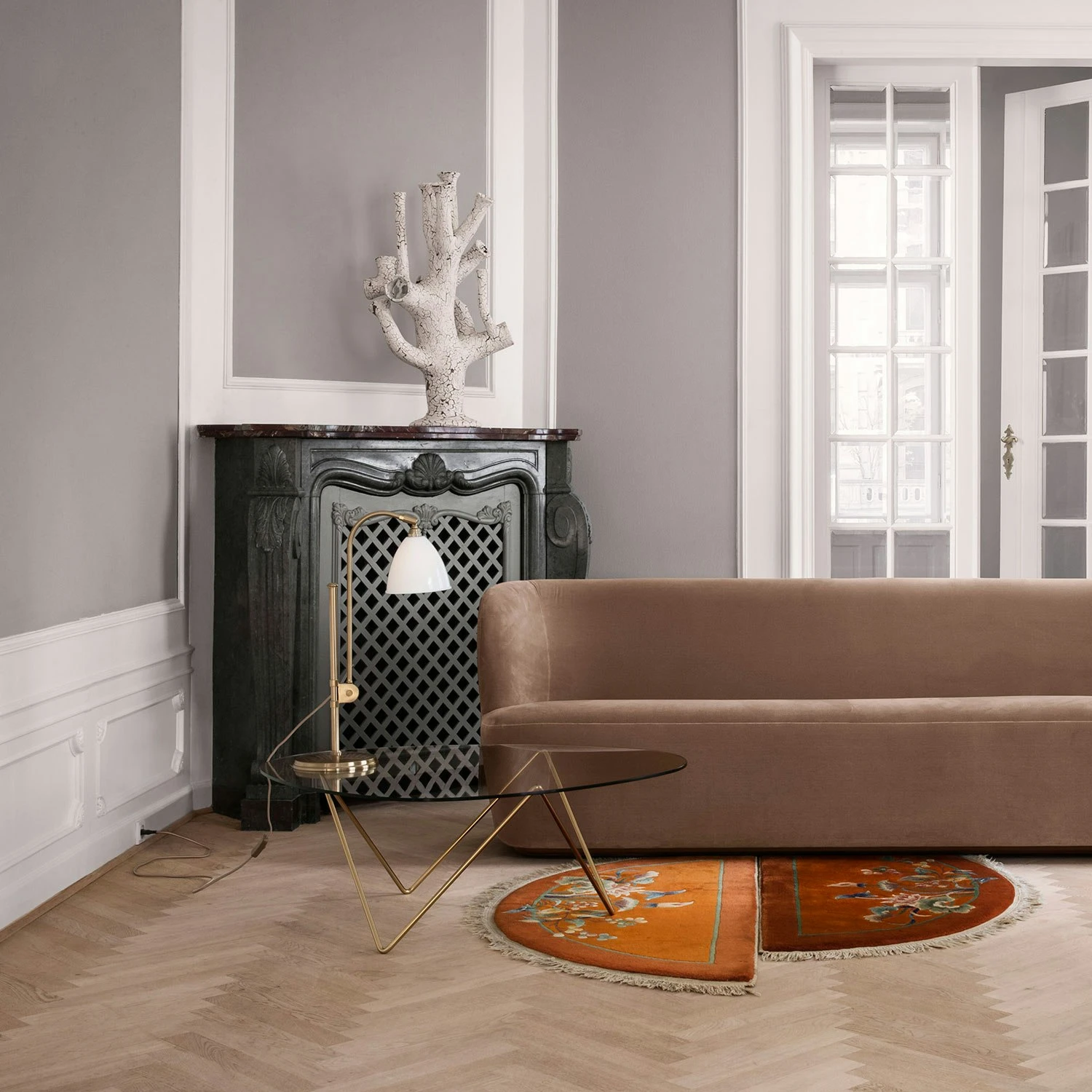 Gubi Bestlite BL1 Table Lamp, Brass/White 5 Gubi Bestlite BL1 Table Lamp, Brass/White - Image 3