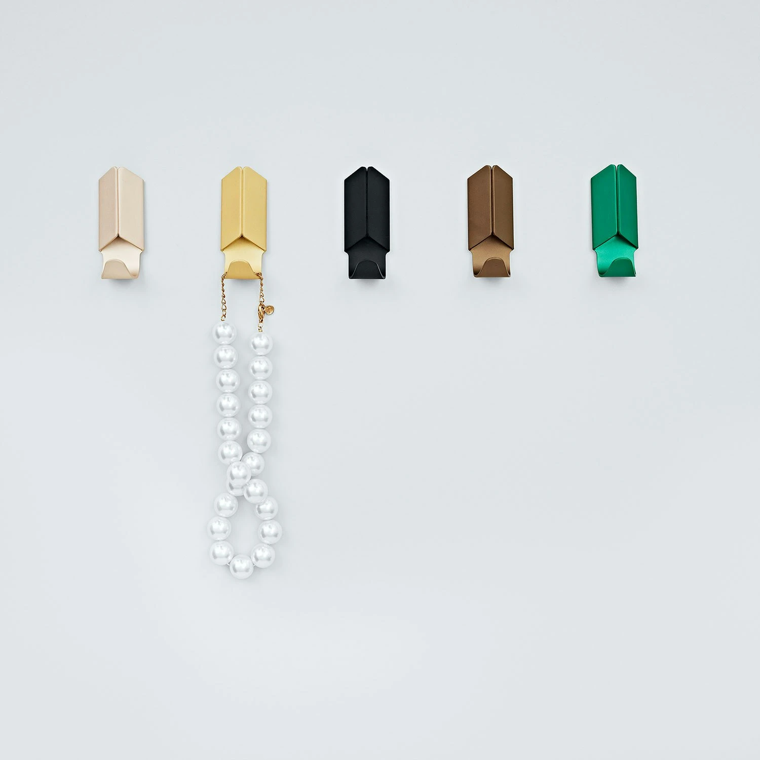 Hay Volet Hook 2-Pack, Gold 4 Hay Volet Hook 2-Pack, Gold - Image 2