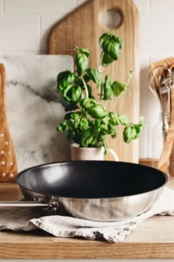 Heirol Cerasafe Pro Frying Pan 32 Cm -Gubi Furni Sales heirol cerasafe pro fry pan 32 cm 3