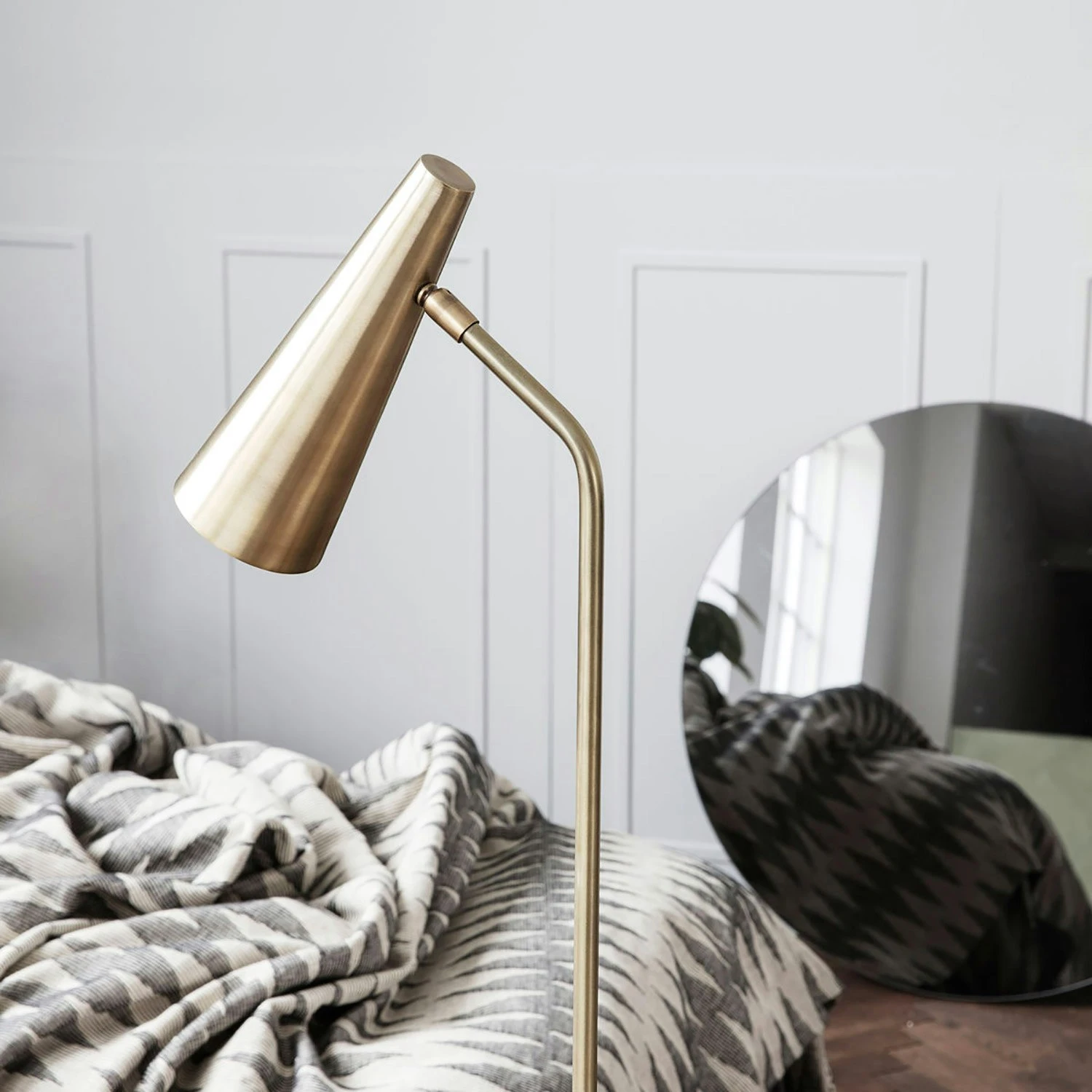 House Doctor Precise Floor Lamp, Brass Finish 5 House Doctor Precise Floor Lamp, Brass Finish - Image 3