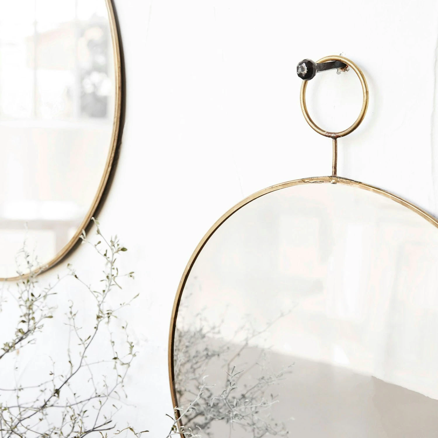 House Doctor The Loop Mirror Ø38cm, Brass 7 House Doctor The Loop Mirror Ø38cm, Brass - Image 5
