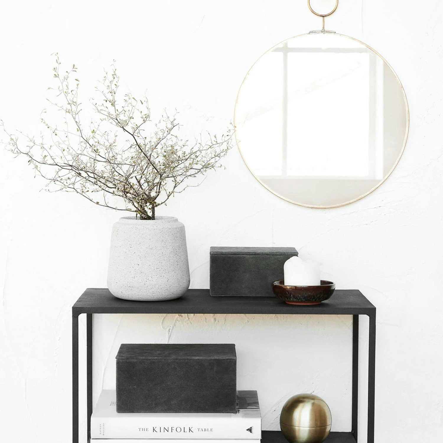 House Doctor The Loop Mirror Ø38cm, Brass 8 House Doctor The Loop Mirror Ø38cm, Brass - Image 6