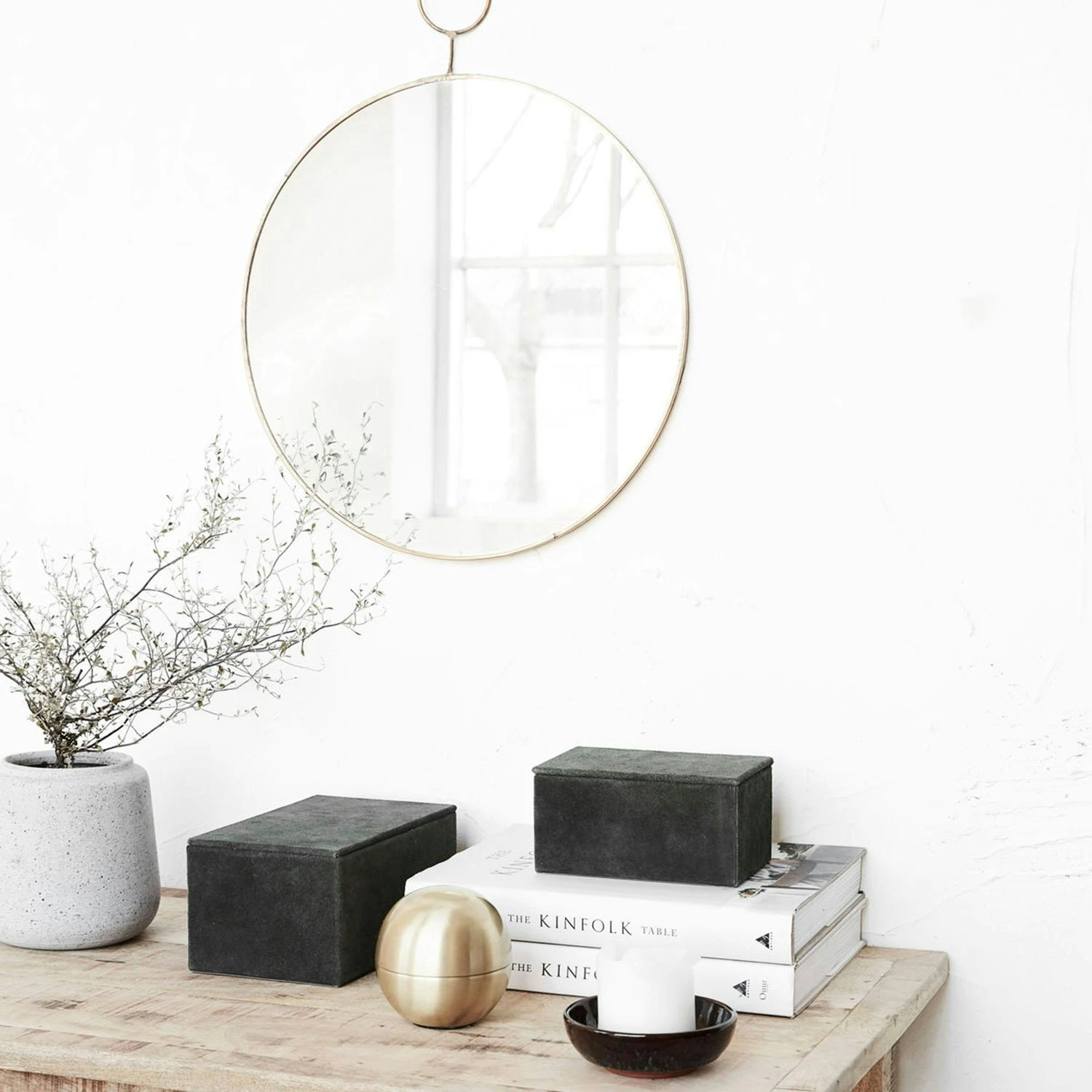 House Doctor The Loop Mirror Ø38cm, Brass 5 House Doctor The Loop Mirror Ø38cm, Brass - Image 3