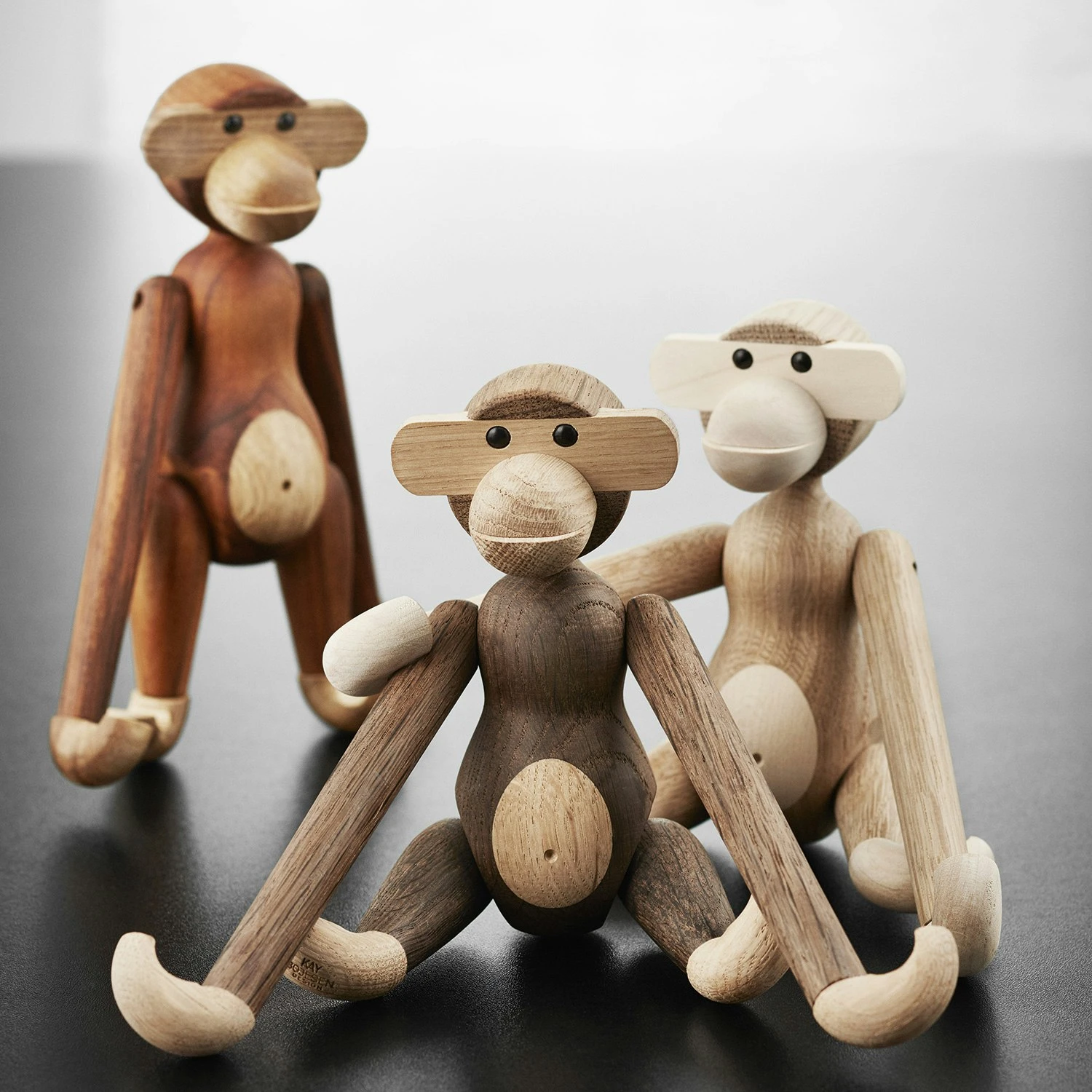 Kay Bojesen Monkey Small, Oak/Smoked Oak 7 Kay Bojesen Monkey Small, Oak/Smoked Oak - Image 5