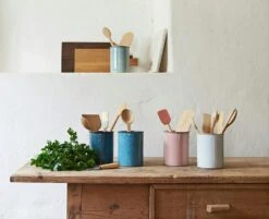 Knabstrup Keramik Kitchen Utensil Holder H 15 Cm, Soft Mint -Gubi Furni Sales knabstrup keramik redskapsforvaring soft mynta h 15 12 cm 4