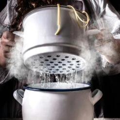 Kockums Jernverk Colander 18 Cm, White 7 Kockums Jernverk Colander 18 Cm, White -Gubi Furni Sales kockums jernverk colander 18 cm 9