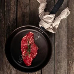 Kockums Jernverk Frying Pan Carbon Steel, 30 Cm 10 Kockums Jernverk Frying Pan Carbon Steel, 30 Cm -Gubi Furni Sales kockums jernverk frying pan carbon steel 2