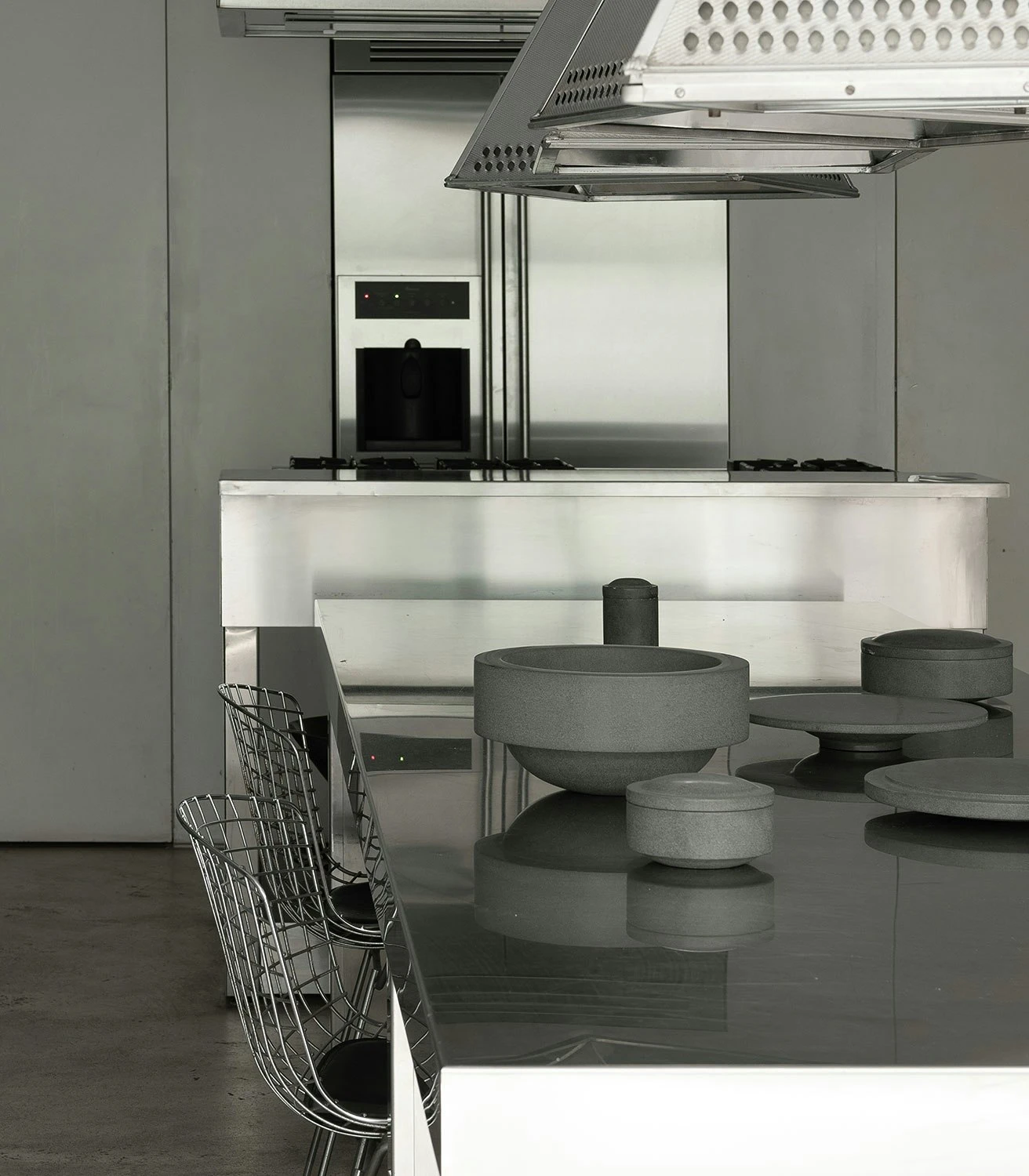 Gallery Objects 06 Jar Ø20 Cm, Black Basalt 8 Gallery Objects 06 Jar Ø20 Cm, Black Basalt - Image 6