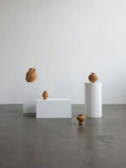 Pirout 01 Vase 25 Cm, Sanded Ocker -Gubi Furni Sales louise roe pirout 01 vase 25 cm 0