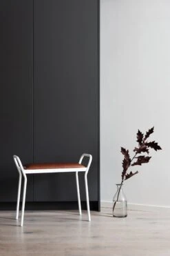 Maze Anyone Stool, White/Vintage Cognac -Gubi Furni Sales maze anyone stool 10