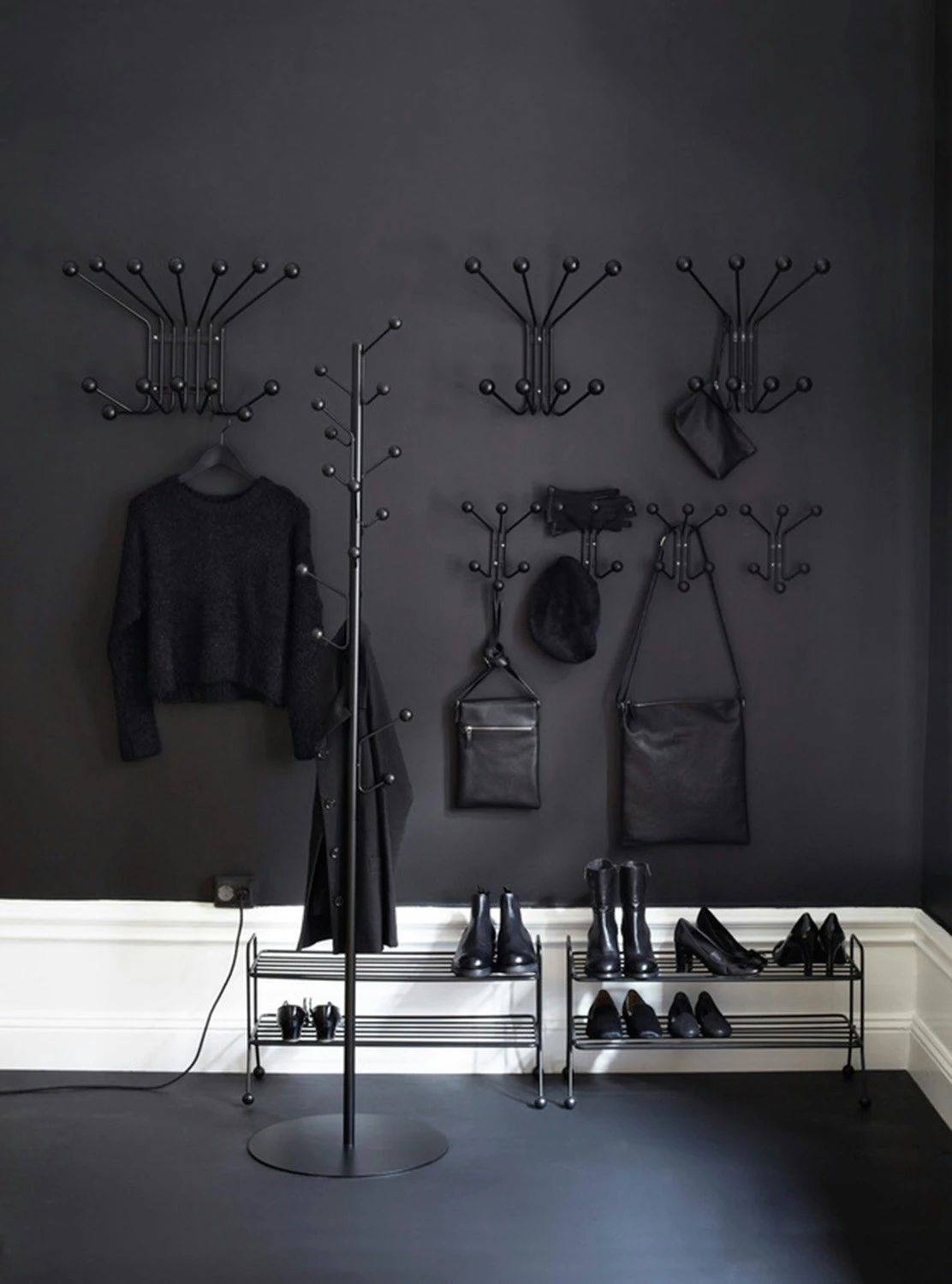 Maze Bill XS Hanger, Black 7 Maze Bill XS Hanger, Black - Image 5