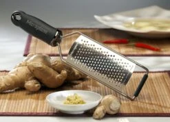 Microplane Gourmet Grater, Coarse 7 Microplane Gourmet Grater, Coarse -Gubi Furni Sales microplane gourmet grater coarse 2
