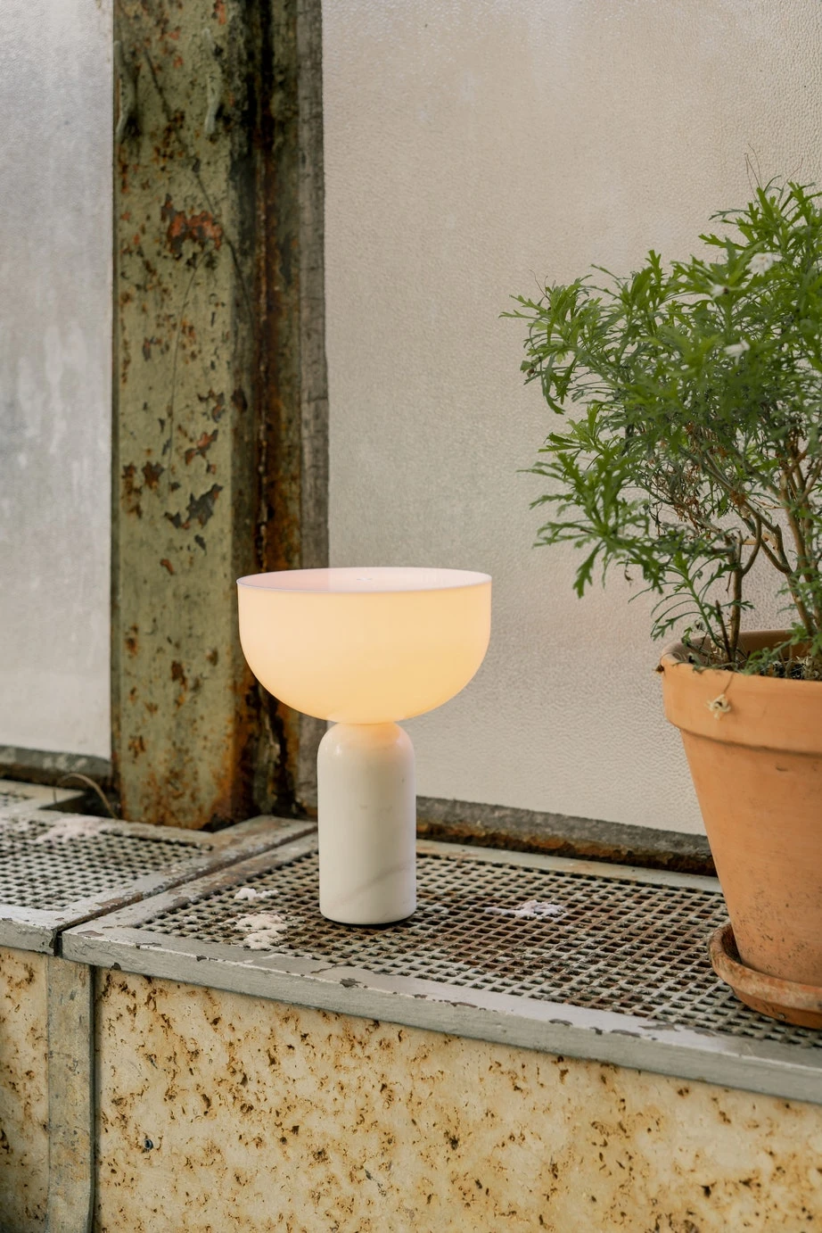 New Works Kizu Portable Table Lamp, White Marble 8 New Works Kizu Portable Table Lamp, White Marble - Image 6