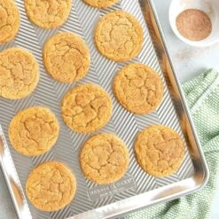 Nordic Ware Prism Baking Tin 32,7x45 Cm -Gubi Furni Sales nordic ware naturals prism half sheet baking 3