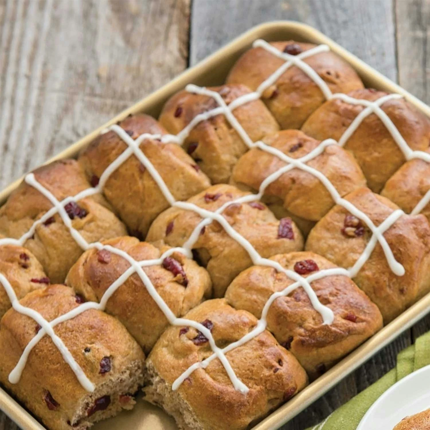 Nordic Ware Baker's Quarter Baking Tin Non-stick 22x30 Cm 5 Nordic Ware Baker's Quarter Baking Tin Non-stick 22x30 Cm - Image 3