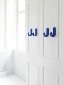 Normann Copenhagen Curve Hook 17,7x5,3 Cm, Blue -Gubi Furni Sales normann copenhagen curve hook 32