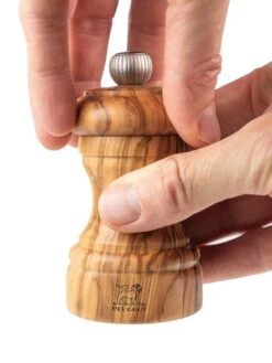 Peugeot Bistro Pepper Mill Olive Wood, 10 Cm 11 Peugeot Bistro Pepper Mill Olive Wood, 10 Cm -Gubi Furni Sales peugeot bistro pepper mill olive wood 10 cm 4