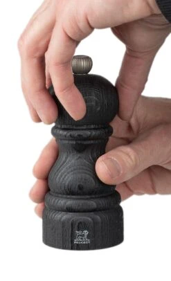 Peugeot Paris Nature Dark Salt Mill, 12 Cm -Gubi Furni Sales peugeot paris nature black moulin sel nature black 12 cm 5