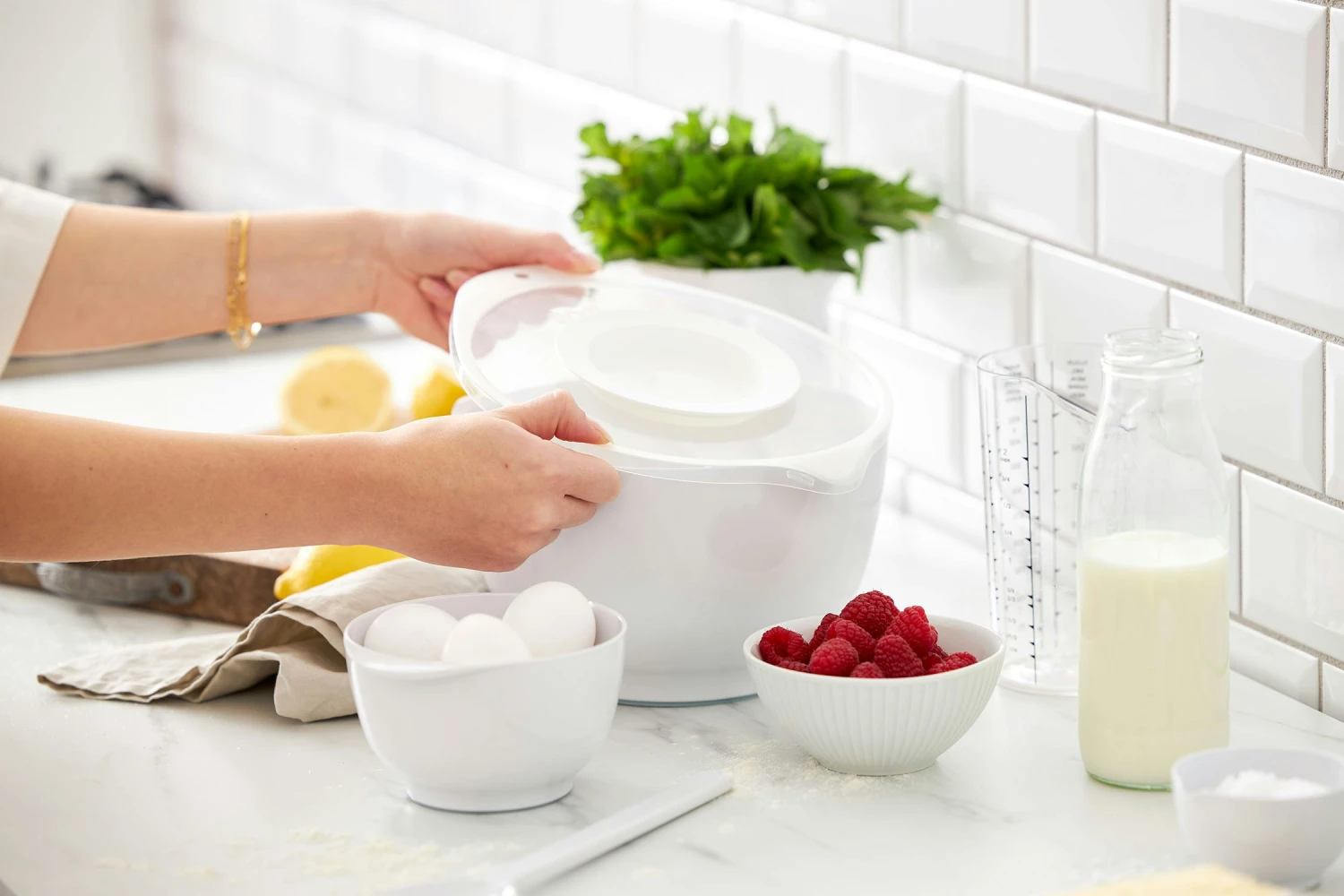 Rosti Margrethe Bowl With Whisk Lid 3 L 6 Rosti Margrethe Bowl With Whisk Lid 3 L - Image 4