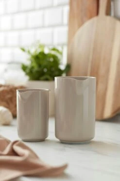 Rosti Magarethe Jug 0,5 L, Humus 9 Rosti Magarethe Jug 0,5 L, Humus -Gubi Furni Sales rosti mix can 05l gray 21