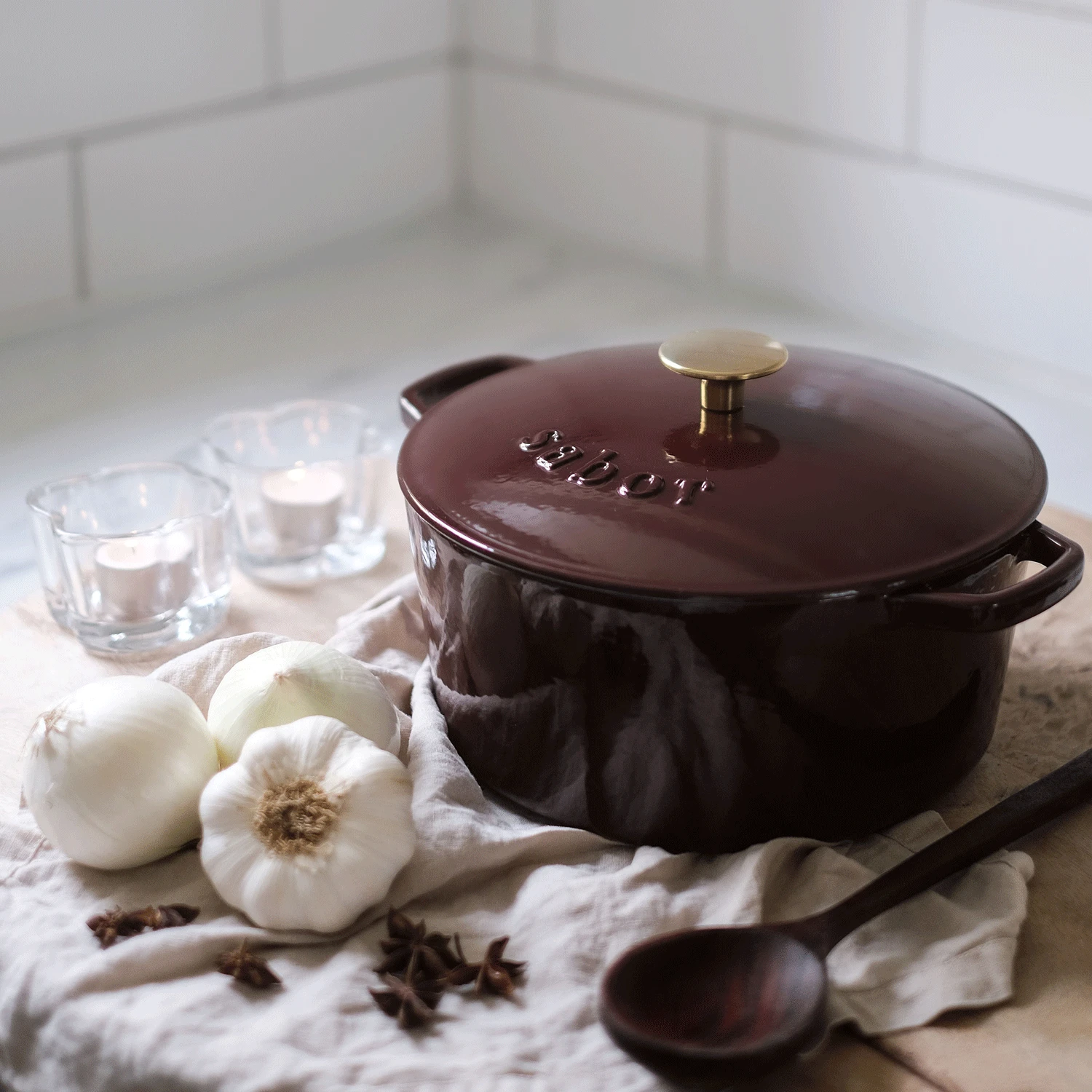 Cast Iron Pot 4,4 L, Burgundy 5 Cast Iron Pot 4,4 L, Burgundy - Image 3