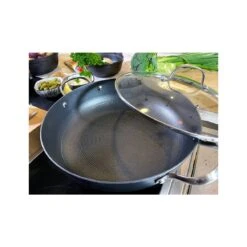 Satake Sauté Pan Lightweight Cast Iron With Honeycomb Non-Stick Coating Ø30 Cm -Gubi Furni Sales satake saute pan lightweight cast iron with honeycomb non stick coating 30 cm 2