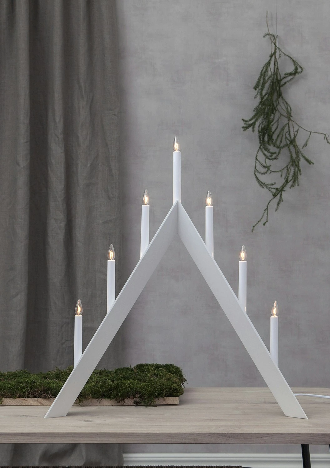 Star Trading Arrow Candlestick, White 4 Star Trading Arrow Candlestick, White - Image 2