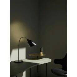 &Tradition Bellevue Table Lamp Aj8, Brass -Gubi Furni Sales tradition bellevue table lamp aj8 black 1