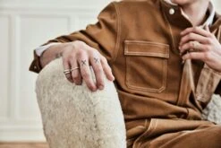 &Tradition Lilla Petra Lounge Chair Vb1, White Oiled Oak / Sheepskin Moonlight 10 &Tradition Lilla Petra Lounge Chair Vb1, White Oiled Oak / Sheepskin Moonlight -Gubi Furni Sales tradition little petra lounge chair vb1 white oiled oak 6