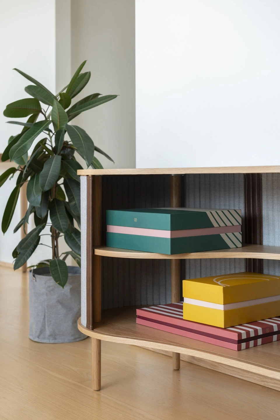 Umage Aluvia Lampshade Mini 40 Cm, Pearl White 4 Umage Aluvia Lampshade Mini 40 Cm, Pearl White - Image 2