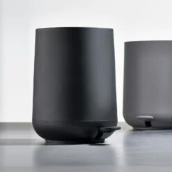 Zone Denmark Nova Pedal Bin 5 l, Grey 8 Zone Denmark Nova Pedal Bin 5 l, Grey -Gubi Furni Sales zone denmark nova pedal bin 5 l 1 2